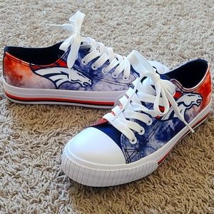 Size 7 women's foco sneakers